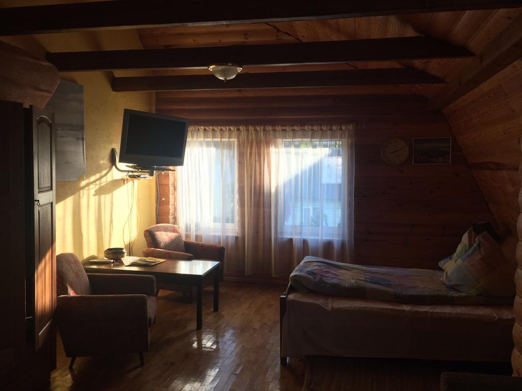 Hotel Viesu Nams Mezu 13 Ventspils Esterno foto