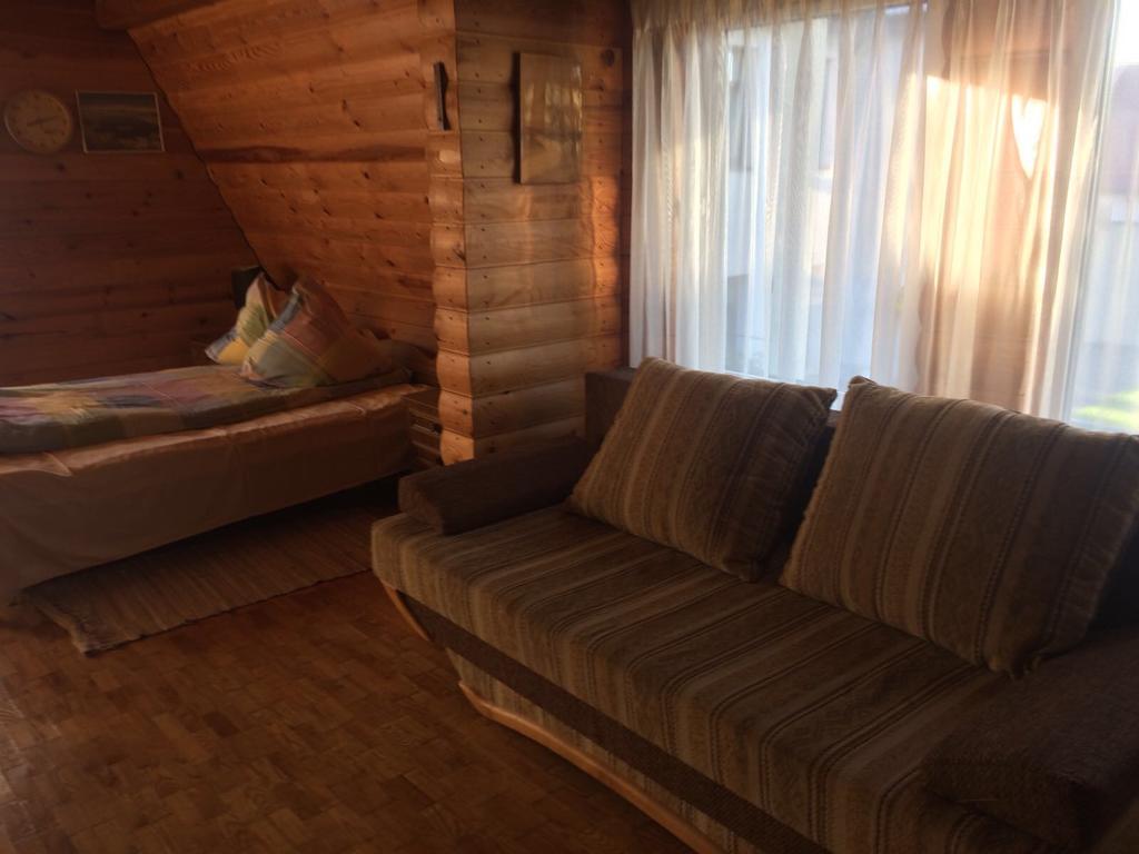 Hotel Viesu Nams Mezu 13 Ventspils Esterno foto
